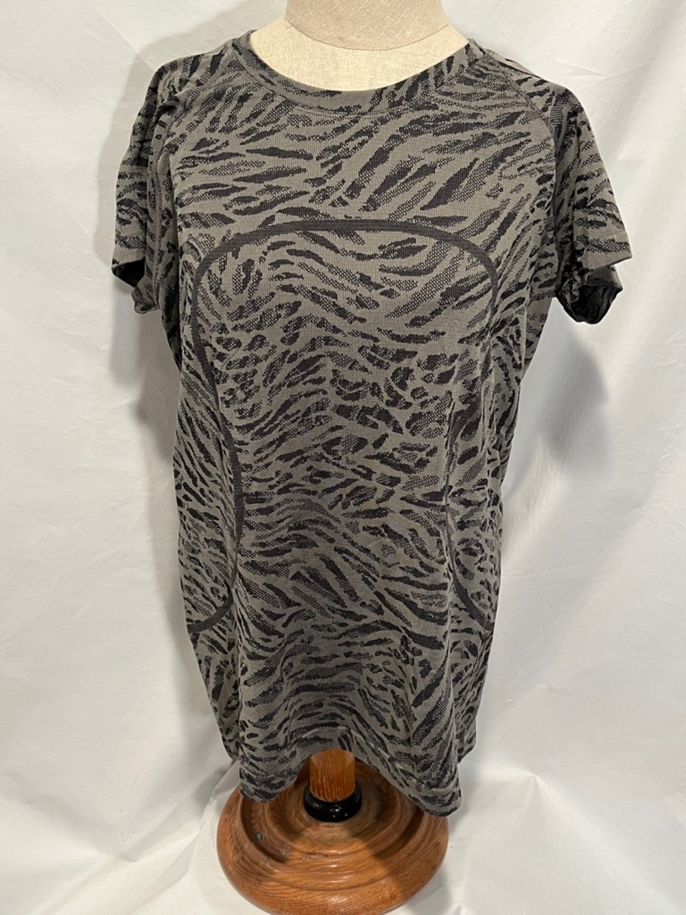 Lululemon Swiftly Tech Short Sleeve Shirt 2.0 Size 14
